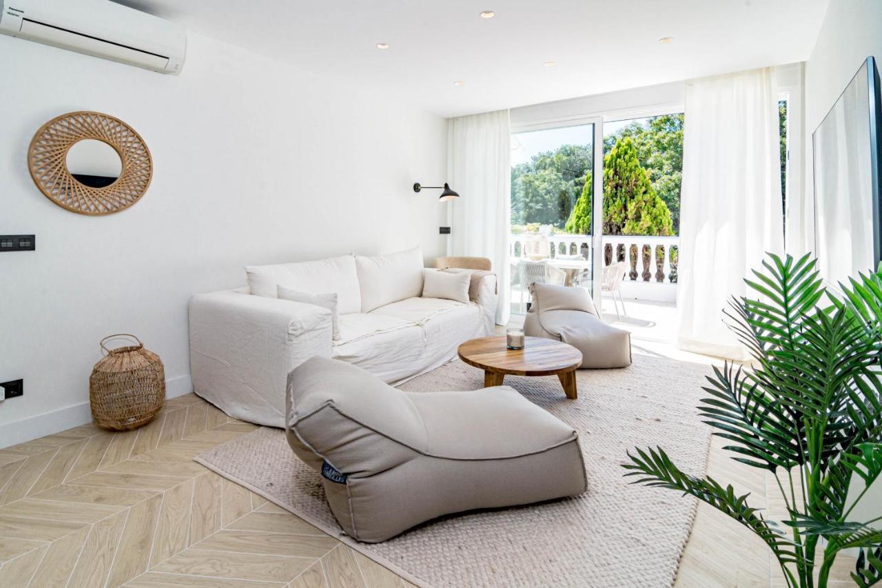 Fully Renovated Scandinavian Style 2 Bed In The Heart Of Puerto Banus *