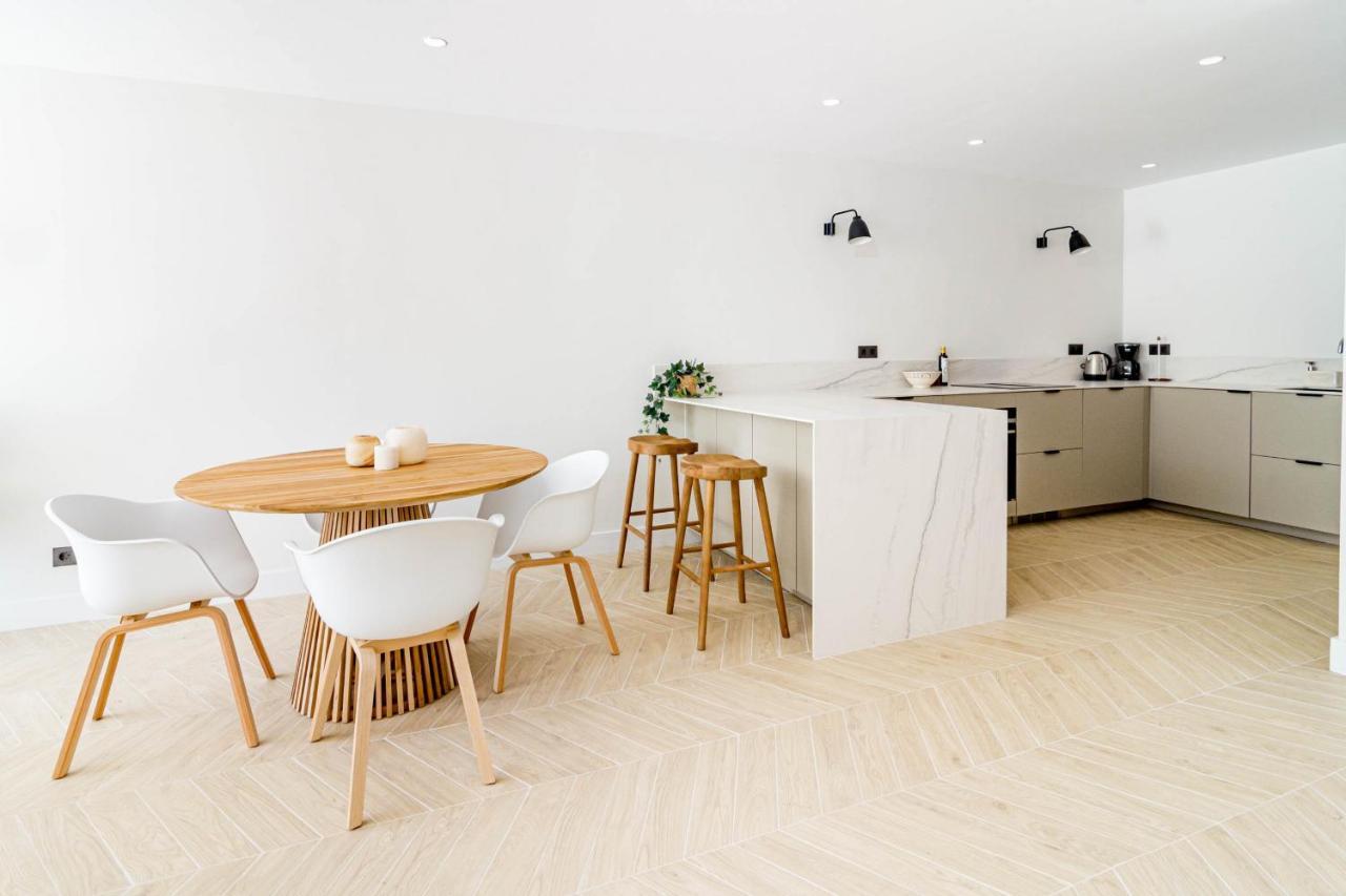 Ferienhaus Fully Renovated Scandinavian Style 2 Bed In The Heart Of Puerto Banus Marbella